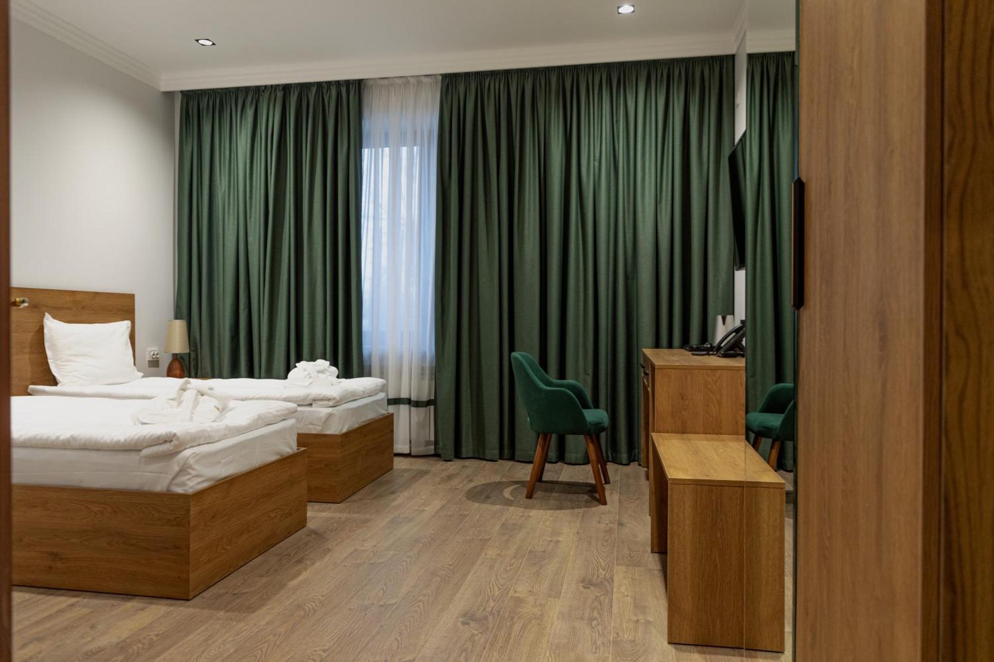 Green Hills Resort Uzbekistan Chimbaylyk Bagian luar foto