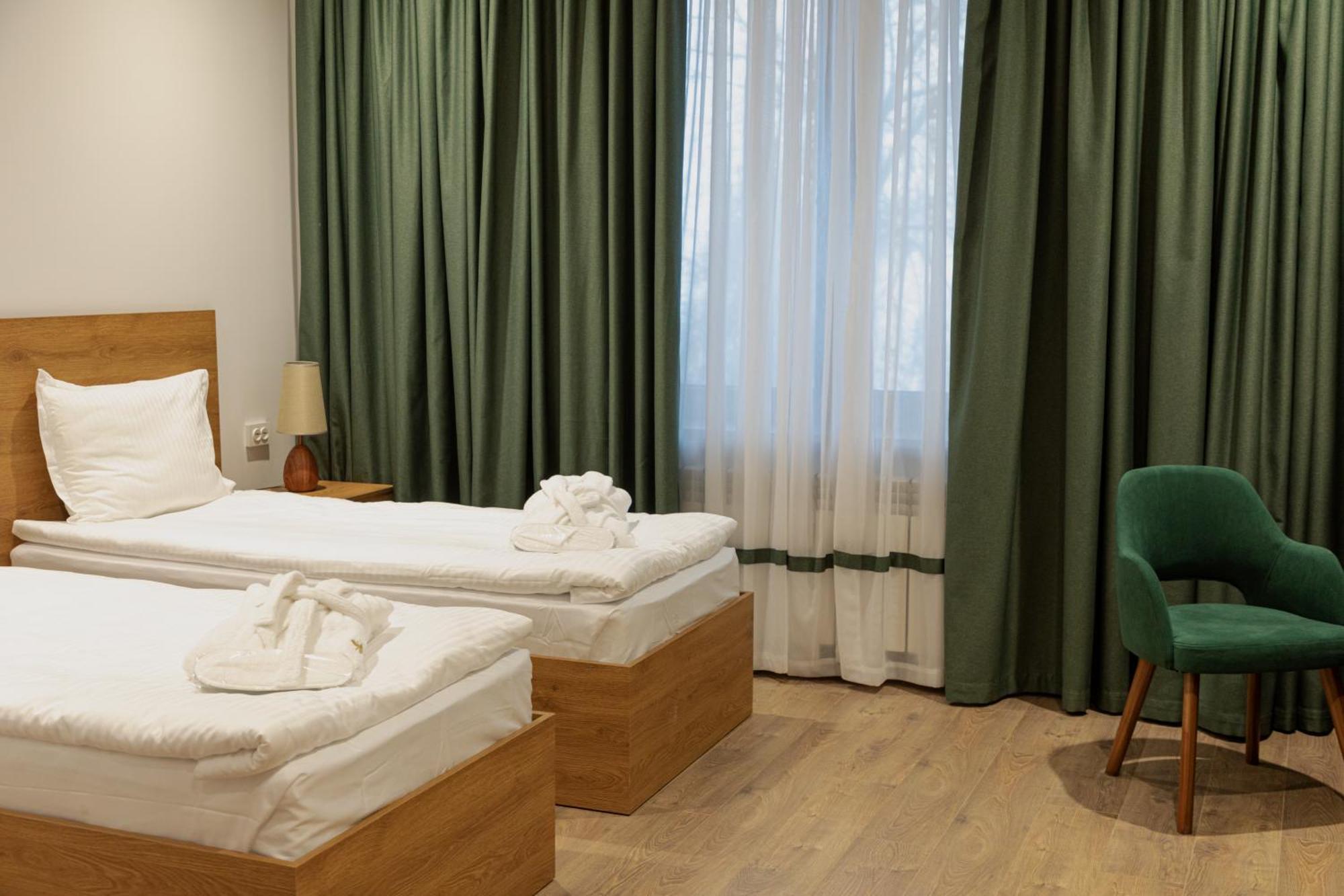 Green Hills Resort Uzbekistan Chimbaylyk Bagian luar foto